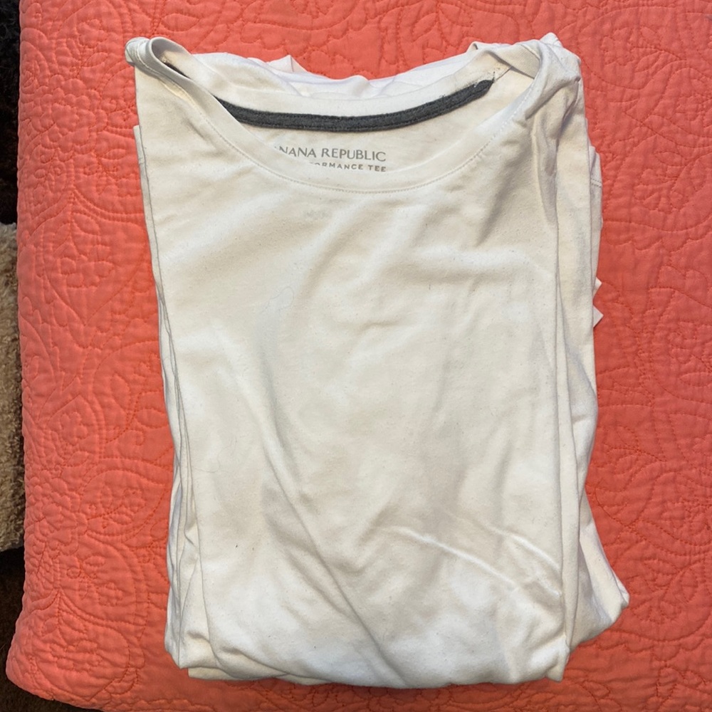 Banana Republic- Mens Medium White T-Shirts made of Super Soft Pima Cotton
